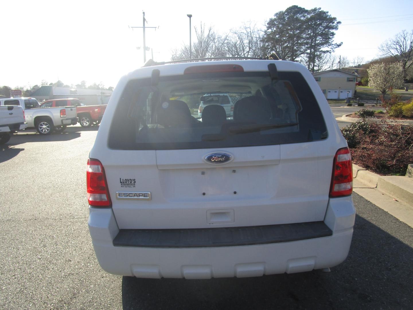 2012 WHITE Ford Escape XLS FWD (1FMCU0C7XCK) with an 2.5L L4 DOHC 16V engine, located at 1814 Albert Pike Road, Hot Springs, AR, 71913, (501) 623-1717, 34.494228, -93.094070 - Photo#3